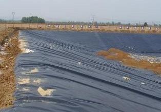 土工膜廠家介紹復合土工膜的防水性能是關建